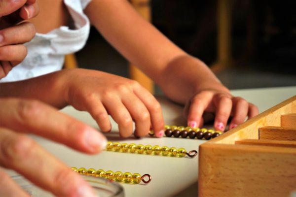 apprentissage_manipulation_montessori